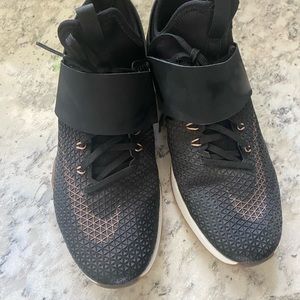 Black and rose gold Nike air zoom. Worn 3-4 times. Velcro over laces